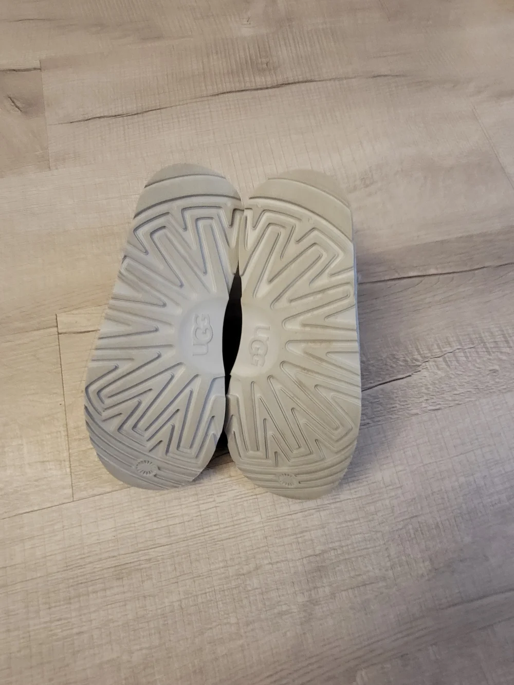 UGG Kids Short Suede Boots in Light Gray